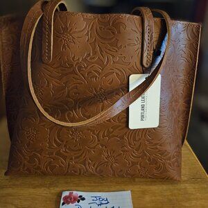 Portland Leather Goods Medium August Tote in Meadow.